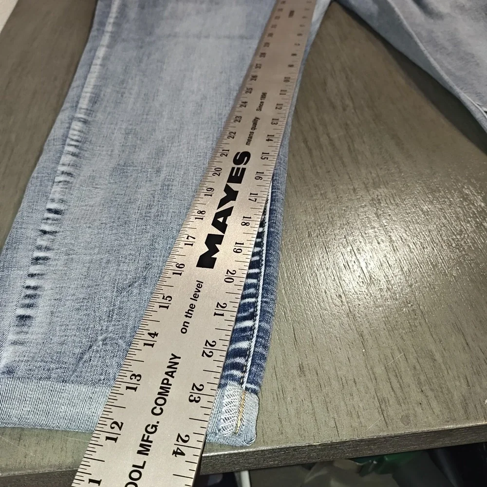 Celebrity Ace Woman's light wash skinny jeans,Size 18